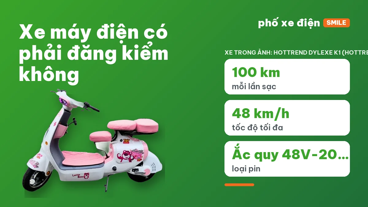 Xe máy điện đỗ bên lề đường buổi sáng